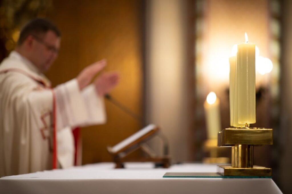 Imagen del artículo titulado Fidelidad a la Iglesia en tiempos de crisis.